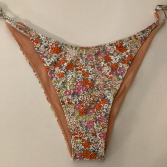 Roxy Size XL Floral Bikini Bottom with Side Ties. New Without Tags - Picture 2 of 5